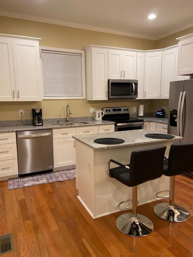 Modern 3-Bedroom, Big Fence Yard, Pets Stay Free Durham Luaran gambar