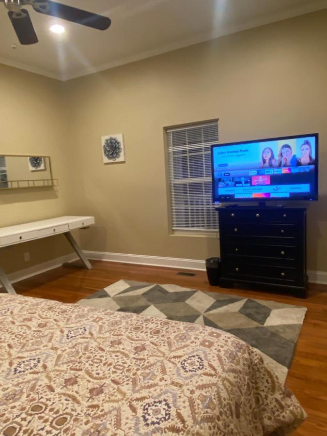 Modern 3-Bedroom, Big Fence Yard, Pets Stay Free Durham Luaran gambar