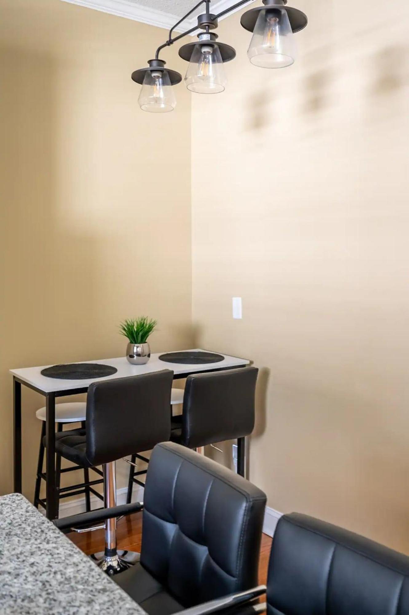 Modern 3-Bedroom, Big Fence Yard, Pets Stay Free Durham Luaran gambar