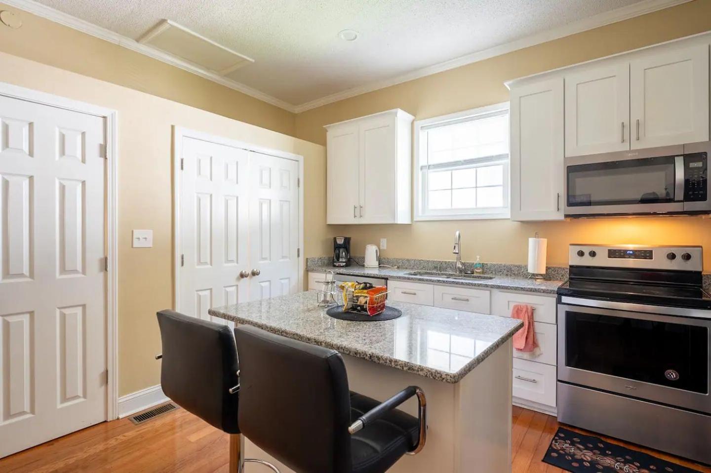 Modern 3-Bedroom, Big Fence Yard, Pets Stay Free Durham Luaran gambar